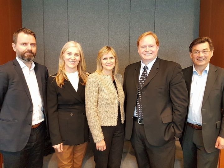 Frá vinstri: Haraldur Guðni Eiðsson, forstöðumaður samskiptasviðs Arion banka, Gná Guðjónsdóttir og Viktoría Valdimarsdóttir frá Klöppum, Evan Harvey frá Nasdaq og Jón Ágúst Þorsteinsson, forstjóri Klappa. - mynd