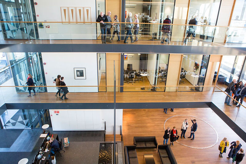 Opnun sýningar á verkum Kristins E. Hrafnssonar síðastliðinn laugardag - mynd