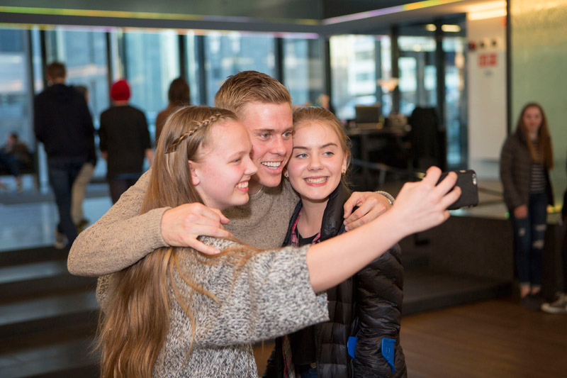 10 þúsund stelpur, strákar, mömmur og pabbar hafa sótt fjármálafræðslu Jóns Jónssonar á vegum Arion banka - mynd