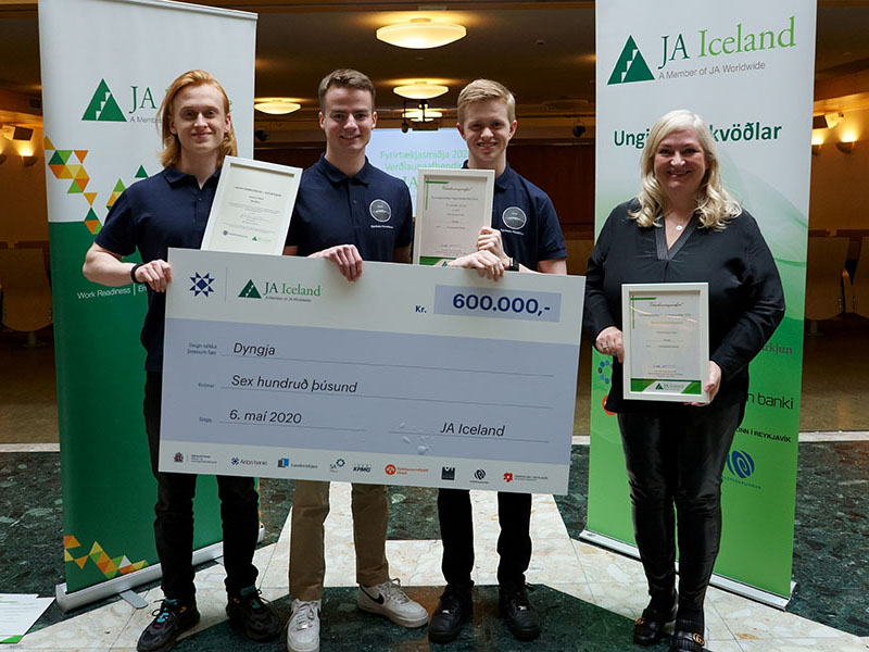 Fyrirtækið Dyngja var valið fyrirtæki ársins 2020 í keppni Ungra frumkvöðla - mynd