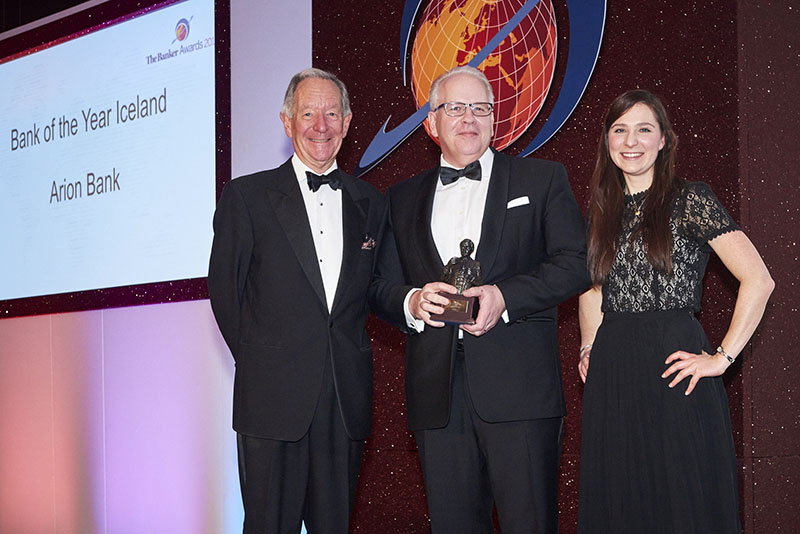Stefán Pétursson, CFO of Arion Bank, accepts the award on behalf Arion Bank. - mynd